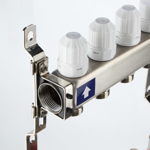 Коллекторный блок из НЕРЖ. стали с регул. клап. и расх., 1"х3 вых. Евроконус 3/4" (без сервис. гр.)